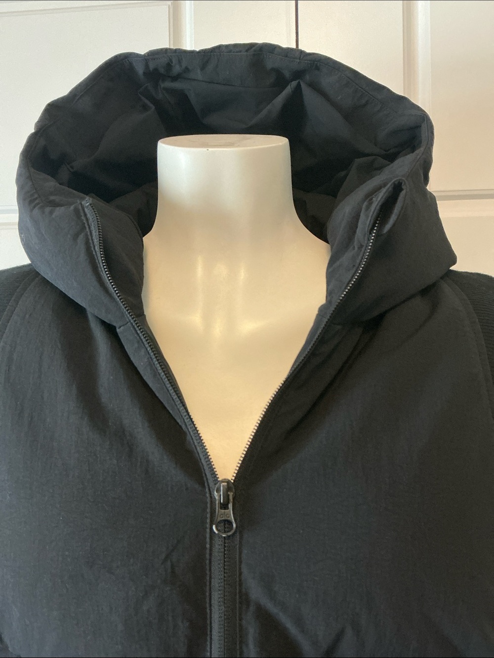 ALO Yoga Black Fast Lane Cropped Hooded Puffer Vest L - Picture 5 of 14